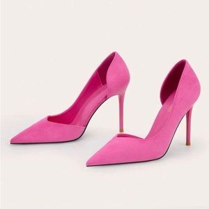 Barbie pink pumps